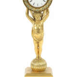 Bronze d'oré-Kaminuhr mit Amorfigur Ende 19. Jh./um 1900, Emailleziffe… - фото 1