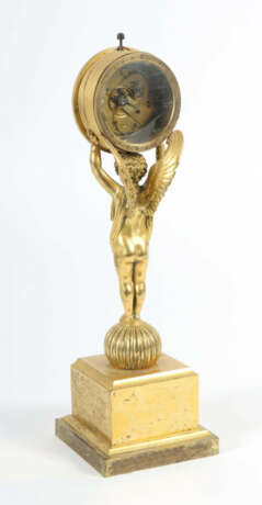 Bronze d'oré-Kaminuhr mit Amorfigur Ende 19. Jh./um 1900, Emailleziffe… - фото 4 Bronze d'oré-Kaminuhr mit Amorfigur Ende 19. Jh./um 1900, Emailleziffe… - фото 4