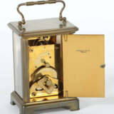 Reiseuhr Frankreich, 20. Jh., weißes Zifferblatt mit römischen Stunden… - photo 2