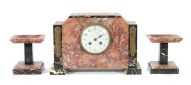 Art Déco-Kaminuhr mit Schalen-Beistellern Frankreich, um 1930, Emaille…