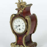 Kleine Kaminuhr im Rokokostil Frankreich, um 1920, Emaille-Zifferblatt… - photo 2