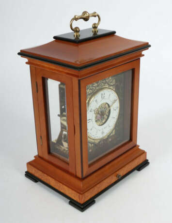 Kieninger Stutzuhr Ende 20. Jh., Emailezifferblatt mit römischen Stund… - фото 2 Kieninger Stutzuhr Ende 20. Jh., Emailezifferblatt mit römischen Stund… - фото 2