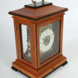 Kieninger Stutzuhr Ende 20. Jh., Emailezifferblatt mit römischen Stund… - фото 2