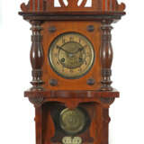 Junghans-Wanduhr um 1900, Ziffernkranz mit arabischen Stundenzahlen, P… - photo 1