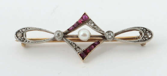 Jugenstilbrosche Um1920, Gelbgold585/Platin, besetzt mit Rubinen und D… - photo 1
