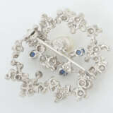 Brosche mit Perle Um 1970, Weißgold 585, punziert, ges. 7,9 g, besetzt… - photo 2