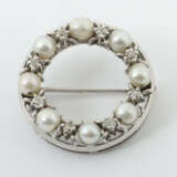Brosche Um 1970, runde Brosche, Weißgold 585, besetzt mit Zuchtperlen … - photo 1