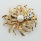 Blütenbrosche 20. Jhr., blütenförmig, Gelbgold/Weißgold 750, punziert,… - photo 1