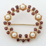 Blütenbrosche 20. Jhr., Brosche in runder Blütenform, Gelbgold 585, ca… - photo 1