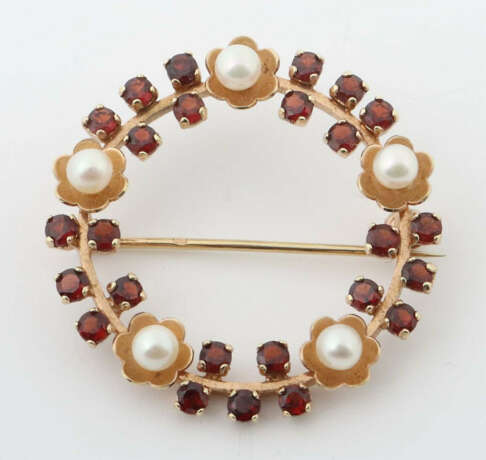 Blütenbrosche 20. Jhr., Brosche in runder Blütenform, Gelbgold 585, ca… - photo 1