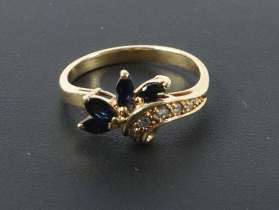 Saphir-Brillant-Set 20. Jhr., Gelbgold 750, best. aus Ring und Kette, … - photo 2