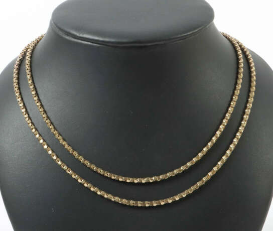 Kette 20. Jhr., Gelbgold 333, punziert, ges. ca. 14,9 g, L: ca. 100 cm… - фото 1 Kette 20. Jhr., Gelbgold 333, punziert, ges. ca. 14,9 g, L: ca. 100 cm… - фото 1
