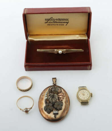 Konvolut Schmuck 20. Jhr., bestehend aus 5 Teilen, 1 Damenarmbanduhrge… - photo 1