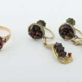 Paar Ohrhänger und Ring 20. Jhr., Ring und Paar Ohrhänger mit Steinen,… - фото 1
