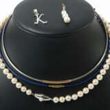 Konvolut Schmuck 20. Jhr., bestehend aus 2 Halsreife, 1 Perlenkette L:… - фото 1