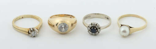 4 Ringe 20. Jhr., Gelbgold 585, bes. mit Perle, Diamant im Brillantsch… - photo 1