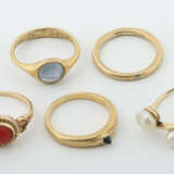 5 Ringe 20 Jhr., Gelbgold 3x 750 (ca. 8,4g)/1 x 900 (ca.3,8g)/1 x 916 … - photo 1