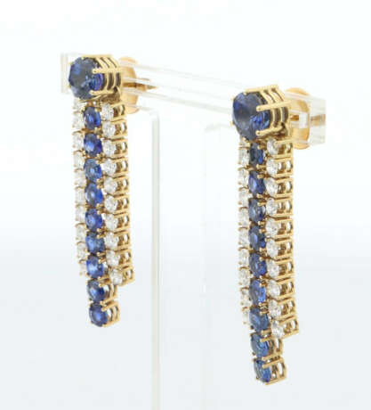 Paar Ohrringe 20. Jhr., paar prunkvolle Ohrringe mit Stecker und 3 hän… - фото 2 Paar Ohrringe 20. Jhr., paar prunkvolle Ohrringe mit Stecker und 3 hän… - фото 2