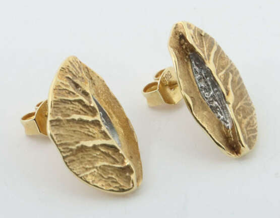Paar Ohrstecker 20. Jhr., blattförmige Ohrstecker, Gelbgold 585, beset… - фото 2 Paar Ohrstecker 20. Jhr., blattförmige Ohrstecker, Gelbgold 585, beset… - фото 2