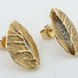 Paar Ohrstecker 20. Jhr., blattförmige Ohrstecker, Gelbgold 585, beset… - фото 2