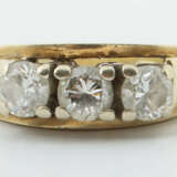 Ring 20. Jhr., Gelbgold 585, besetzt mit 3 Brillanten, zs. ca. 0,60 ct… - фото 1