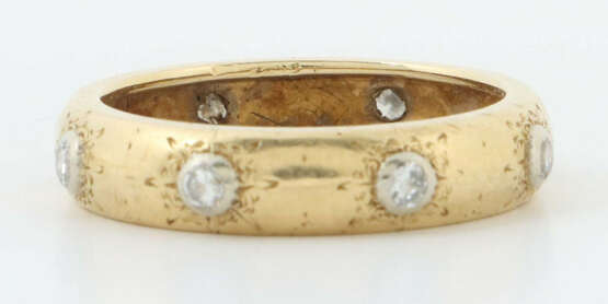 Ring mit Brillanten 20. Jhr., Gelbgold 750, säuregeprüft, besetzt mit … - фото 1 Ring mit Brillanten 20. Jhr., Gelbgold 750, säuregeprüft, besetzt mit … - фото 1