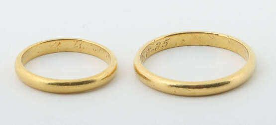 Paar Eheringe 20. Jhr., Gelbgold 900, ges. ca. 8,1 g, RG 52/64. Trages… - фото 1