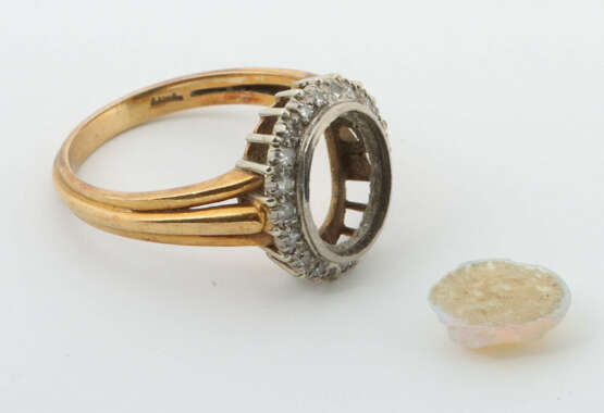 Ring 20. Jhr., Ringschiene mit losem Mittelstein, Gelbgold 585, Entour… - photo 2