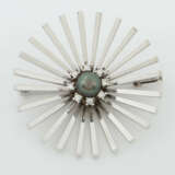 Brosche mit Perle 20. Jhr., Weißgold 590, strahlenförmig und besetzt m… - Foto 1