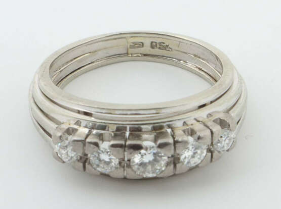 Ring mit Brillanten 20. Jhr., Weißgold 750, punziert, ca. 6 g, besetzt… - photo 2
