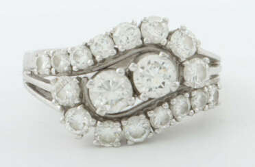 Ring mit Brillanten 20. Jhr., Weißgold 750, besetzt mit Brillanten zs.…