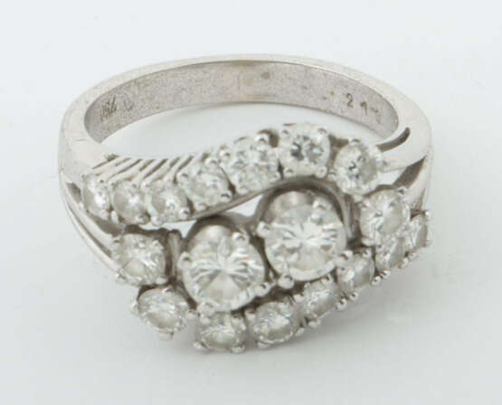 Ring mit Brillanten 20. Jhr., Weißgold 750, besetzt mit Brillanten zs.… - photo 2