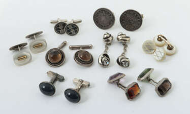 Konvolut Manschettenknöpfe 20. Jhr., einige Manschettenknöpfe, meist p…