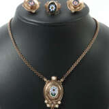 Konvolut Schmuck 20. Jhr., bestehend aus Kette, Paar Ohrklipps, Ring, … - Foto 1