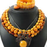 Konvolut Bernsteinschmuck 20. Jhr., bestehend aus 4 Ketten, 1 Armband … - Foto 1