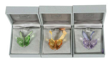 3 Ketten von Lalique Konvolut mit 3 Ketten, Anhänger in Schmetterling-…