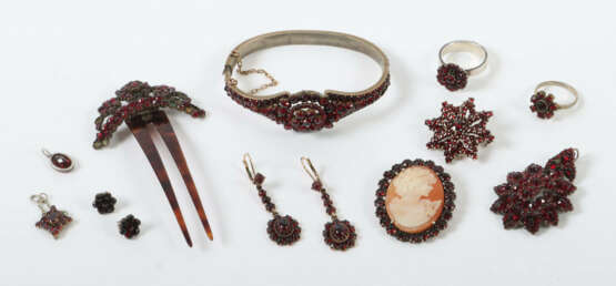 Konvolut Granatschmuck 20 Jhr., mehrere Teile Granatschmuck, Silber, D… - photo 1
