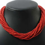 Korallen-Collier 20. Jhr., Perlen im Verlauf, mit 10-Strängen, gedreht… - photo 1