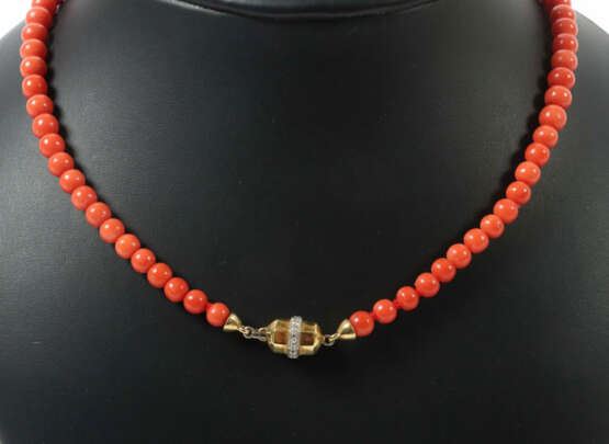 Korallenkette 20. Jhr., versch. große Korallenperlen im Verlauf, Versc… - фото 2 Korallenkette 20. Jhr., versch. große Korallenperlen im Verlauf, Versc… - фото 2