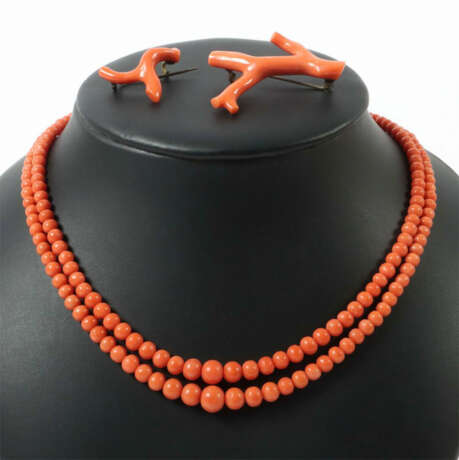 Korallenschmuck 20. Jhr., Konvolut bestehend aus Kette und 2 Broschen,… - photo 1 Korallenschmuck 20. Jhr., Konvolut bestehend aus Kette und 2 Broschen,… - photo 1
