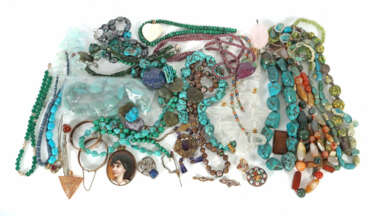 Konvolut Modeschmuck 20./21. Jhr., u.a. Ketten, Armreife, Armbänder, B…