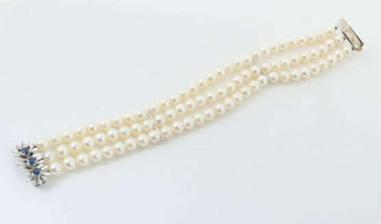 Perlarmband 20. Jhr., 3 reihig angelegtes Armband, Schließe in Weißgol… - Foto 1 Perlarmband 20. Jhr., 3 reihig angelegtes Armband, Schließe in Weißgol… - Foto 1