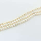 Perlarmband 20. Jhr., 3 reihig angelegtes Armband, Schließe in Weißgol… - Foto 1