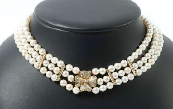 Perlencollier 20. Jhr., 3-reihig, mit Perlen im Verlauf, Verschluss in… - photo 1 Perlencollier 20. Jhr., 3-reihig, mit Perlen im Verlauf, Verschluss in… - photo 1