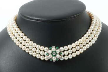 Perlencollier 20. Jhr., 3-reihiges Collier mit Perlen im Verlauf, Vers…