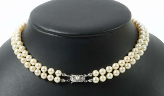 Perlcollier 20. Jhr., 2-reihiges Collier mit Perlen im Verlauf, Zuchtp… - photo 2