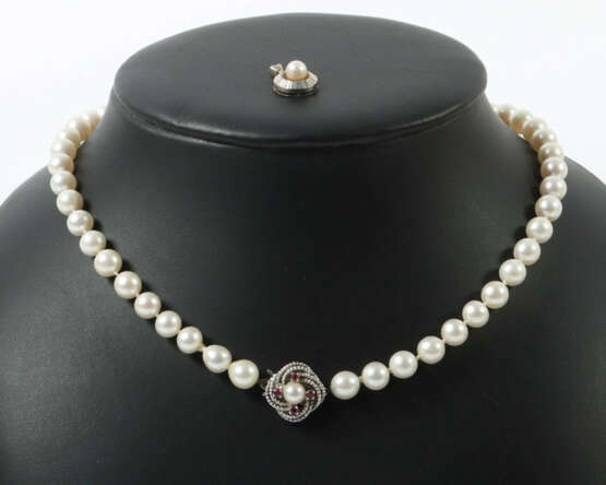 Perlenkette und Schließe 20. Jhr., Perlenkette im Verlauf, Schließen i… - photo 1