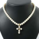 Perlenkette 20. Jhr., versch. große Perlen im Verlauf, mit Perlenkreuz… - photo 1