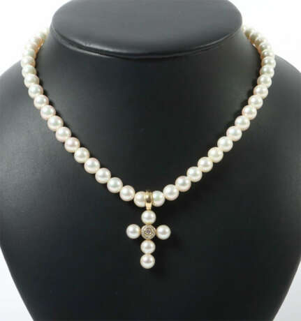 Perlenkette 20. Jhr., versch. große Perlen im Verlauf, mit Perlenkreuz… - photo 1