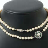 2 Perlenketten 20. Jhr., Perlen im Verlauf, Schließe in Weißgold 585, … - photo 1